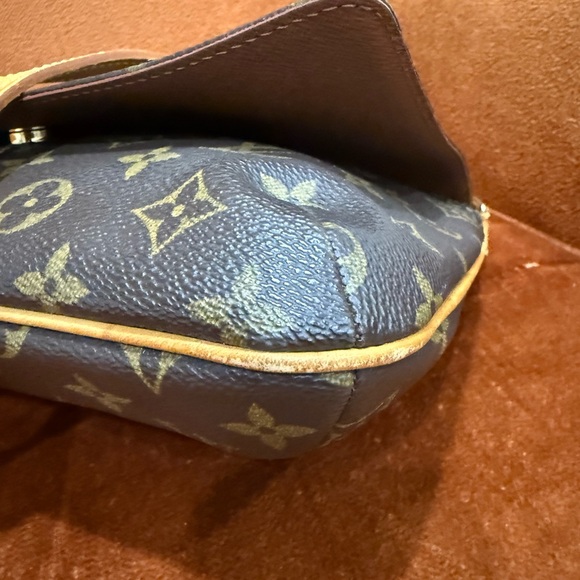 Authentic Louis Vuitton Musette Tango short shoulder Monogram bag. - Picture 8 of 16